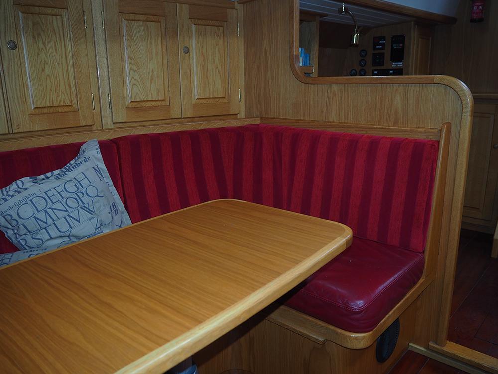 Saloon, Accommodation